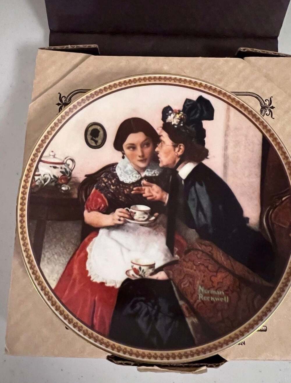 Edwin M. Knowles 1983 Norman Rockwell Gossiping in the Alcove Collector's Plate